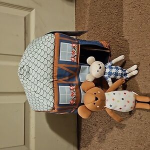 Pillowfort mouse and house Play set